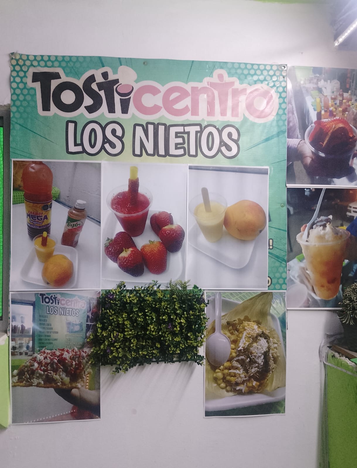 Lona de Tosticentro Los Nietos con productos