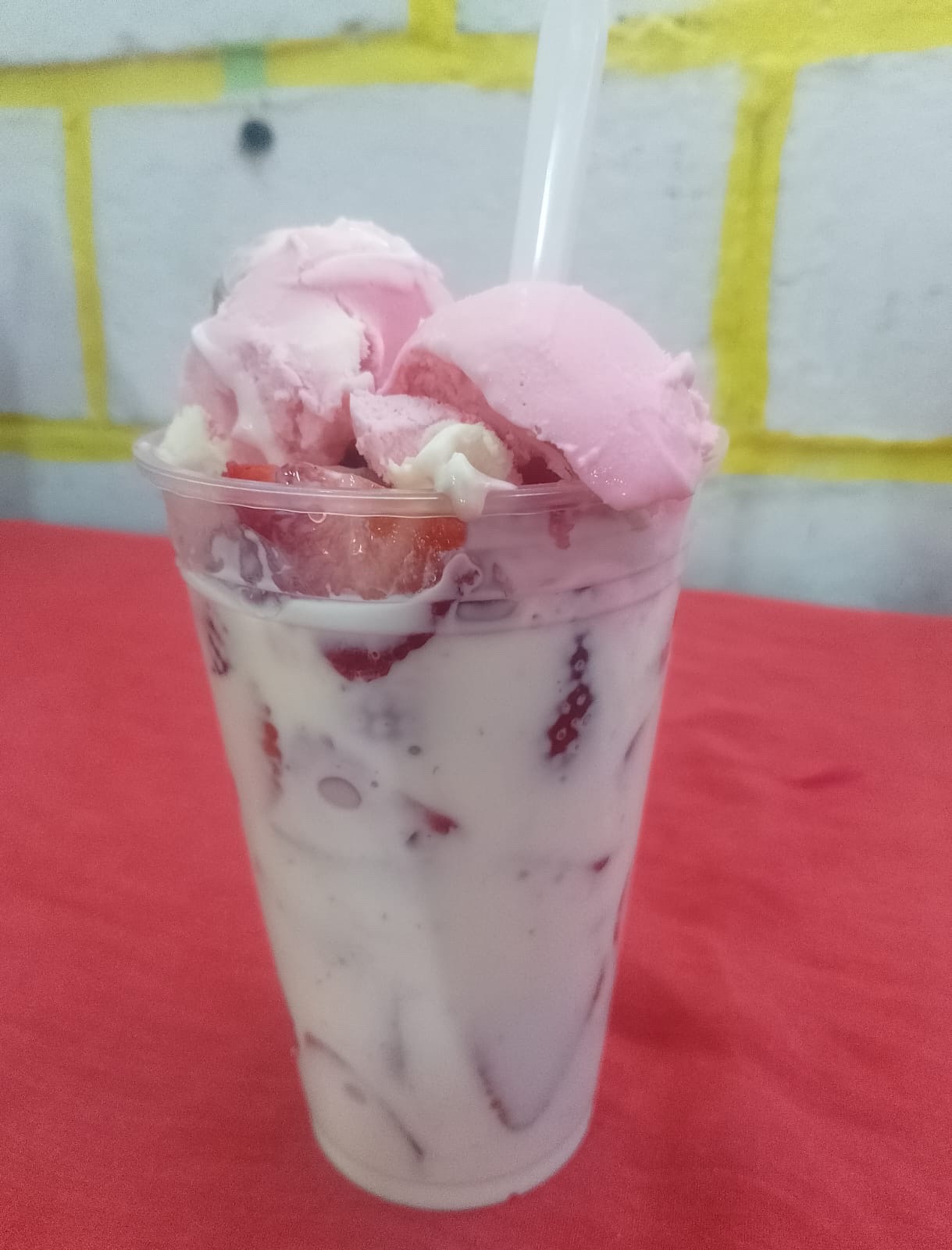 Fresas con crema y nieve